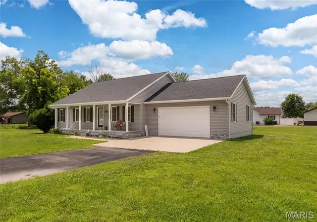 Homes for sale in Carbondale, IL | 12063 Strawberry Rd, Carbondale, IL 62901 | MLS# MIS26035509