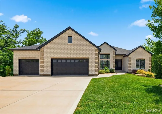 2nd image of 222 Redmond Pines Dr, Wentzville, MO 63385 | MLS# MIS26035534