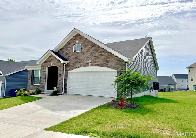 2nd image of 3812 Sonora Stone Dr, Florissant, MO 63031 | MLS# MIS26035535
