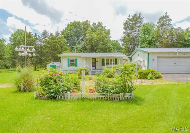 Homes for sale in Baldwin, IL | 10231 Sandy Dr, Baldwin, IL 62217 | MLS# MIS26035544