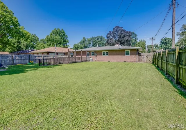 Homes for sale in Granite City, IL | 3105 Ash Ave, Granite City, IL 62040 | MLS# MIS26035557