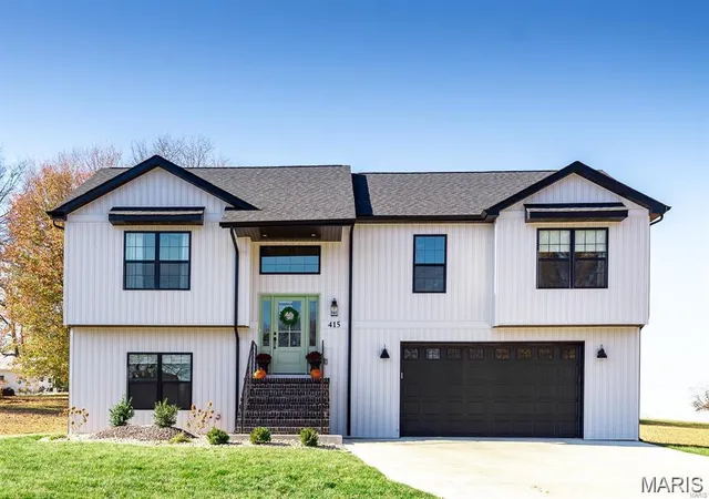 Homes for sale in Edwardsville, IL | 7164 Saint James Road Se, Edwardsville, IL 62025 | MLS# MIS26035566