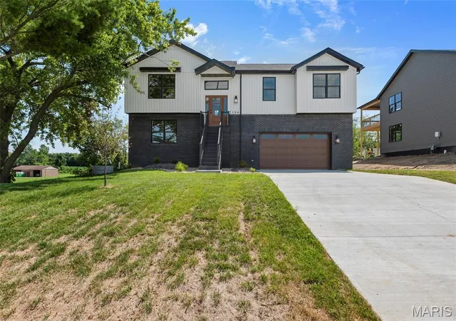 Photo 3 of Single family home for sale at 7164 Saint James Road Se, Edwardsville, IL 62025 | MLS# MIS26035566 | Listing updated on 2026-09-20