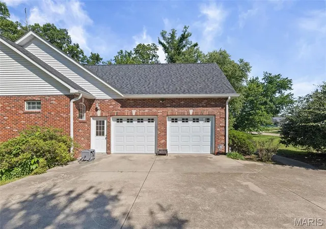 4th image of 5259 Shingle Oak Ln, Smithton, IL 62285 | MLS# MIS26035582