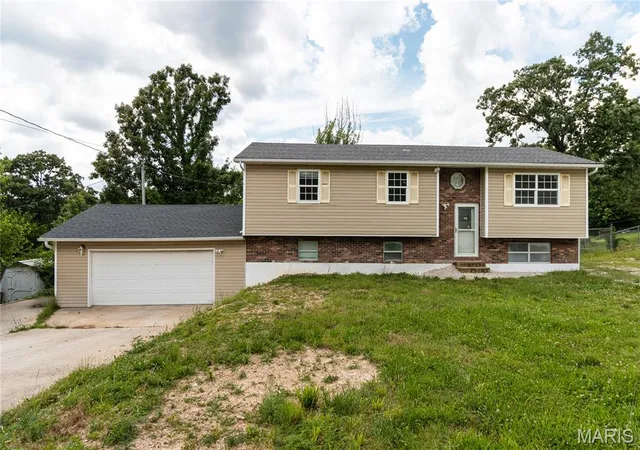 Photo 1 of Single family home for sale at 24235 Thames Ln, Saint Robert, MO 65584 | MLS# MIS26035584 | Listing updated on 2026-08-05