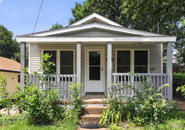 Photo 1 of Single family home for sale at 7041 Glades Ave, St Louis, MO 63117 | MLS# MIS26035606 | Listing updated on 2026-08-27