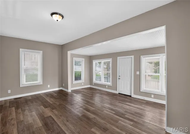 Photo 3 of Single family home for sale at 7041 Glades Ave, St Louis, MO 63117 | MLS# MIS26035606 | Listing updated on 2026-08-27
