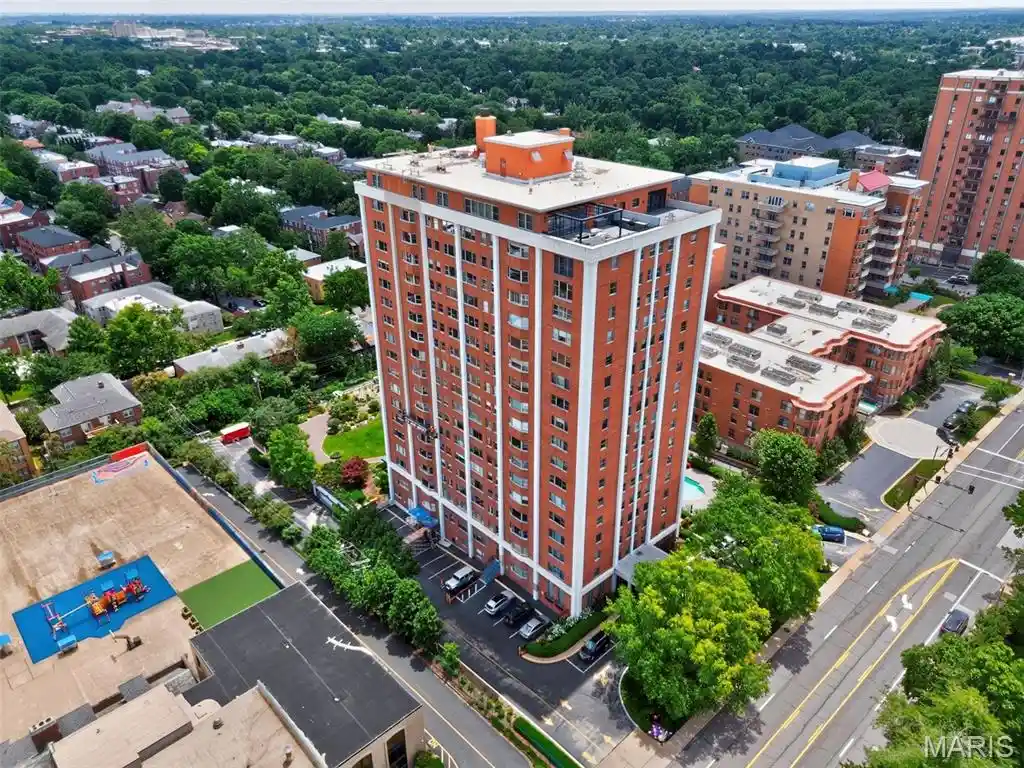 Listing Photo 2 - Condo for sale in 710 S Hanley Rd located at 710 S Hanley Rd, Clayton, MO 63105 - Unit #10A