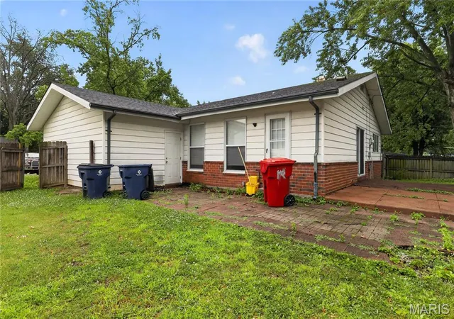 26th image of 2827 Westminster Dr, Florissant, MO 63033 | MLS# MIS26035632