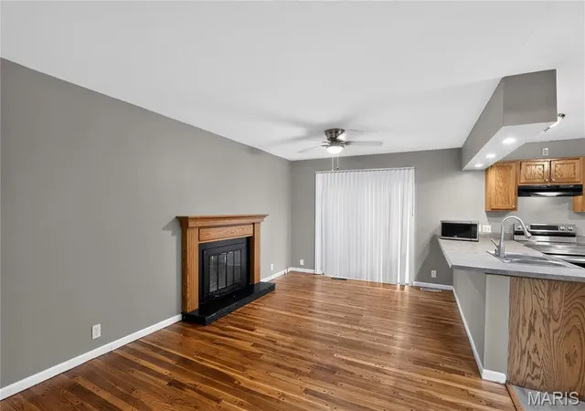 Photo 3 of Sale Pending at 2827 Westminster Dr, Florissant, MO 63033 | MLS# MIS26035632 | Listing updated on 2026-09-23