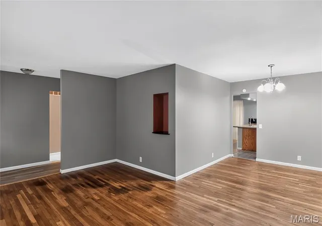 Photo 4 of Sale Pending at 2827 Westminster Dr, Florissant, MO 63033 | MLS# MIS26035632 | Listing updated on 2026-09-23