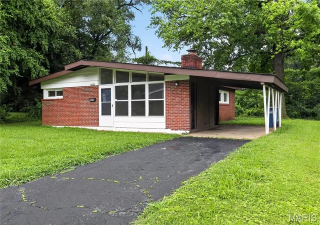 Homes for sale in St Louis, MO | 6619 Graybirch Dr, St Louis, MO 63134 | MLS# MIS26035653