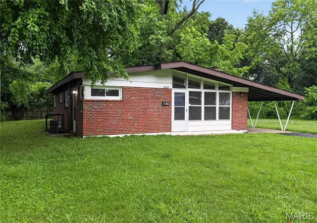 Homes for sale in St Louis, MO | 6619 Graybirch Dr, St Louis, MO 63134 | MLS# MIS26035653