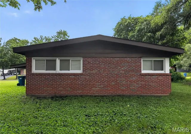 Homes for sale in St Louis, MO | 6619 Graybirch Dr, St Louis, MO 63134 | MLS# MIS26035653