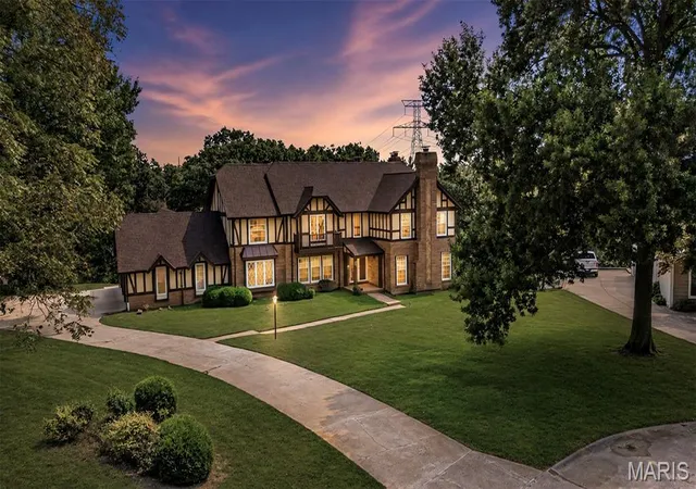 Photo 1 of Sale Pending at 16726 Kehrsgrove Dr, Chesterfield, MO 63005 | MLS# MIS26035657 | Listing updated on 2026-09-06