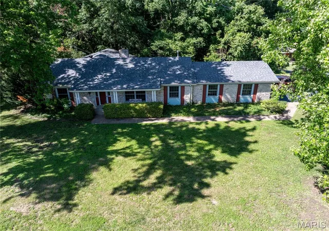 Photo 1 of Sale Pending at 258 Ridge Trail Dr, Chesterfield, MO 63017 | MLS# MIS26035683 | Listing updated on 2026-10-01