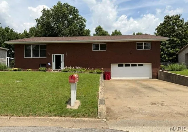 Homes for sale in Sikeston, MO | 858 Cambridge Dr, Sikeston, MO 63801 | MLS# MIS26035684