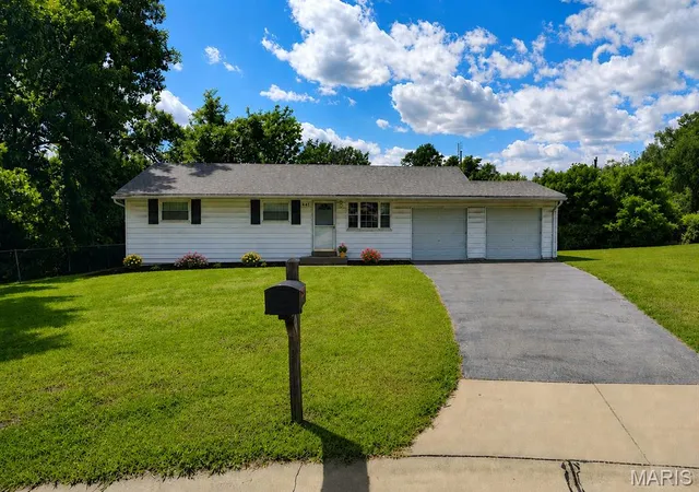Homes for sale in Maryland Heights, MO | 111 Churchill Ct, Maryland Heights, MO 63043 | MLS# MIS26035693