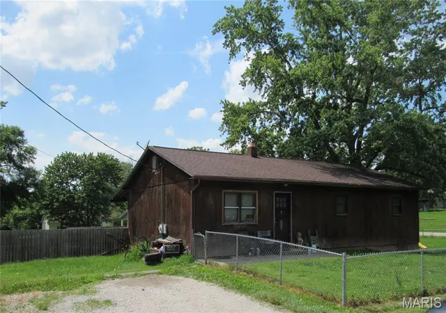 Single family home for sale at 613 Truman St, Moro, IL 62067 | MLS# MIS26035706