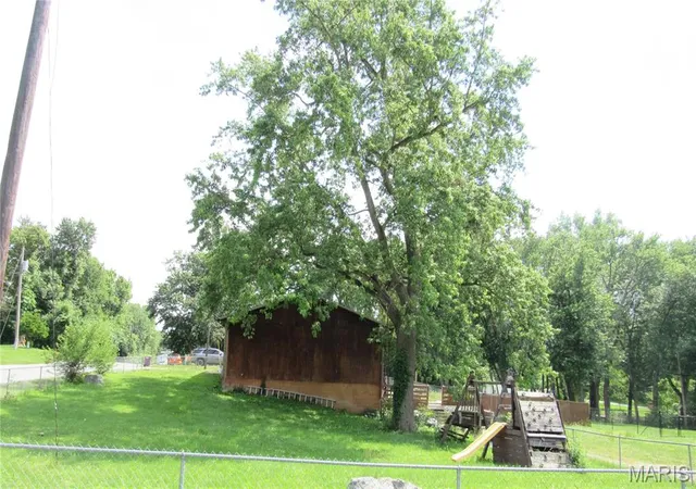 Photo 2 of Single family home for sale at 613 Truman St, Moro, IL 62067 | MLS# MIS26035706 | Listing updated on 2026-09-29