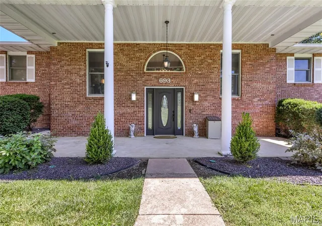 Homes for sale in Edwardsville, IL | 693 Boulevard De Cannes, Edwardsville, IL 62025 | MLS# MIS26035719