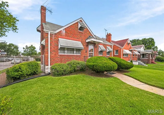 Homes for sale in Saint Louis, MO | 5122 Aubert Ave, Saint Louis, MO 63115 | MLS# MIS26035732