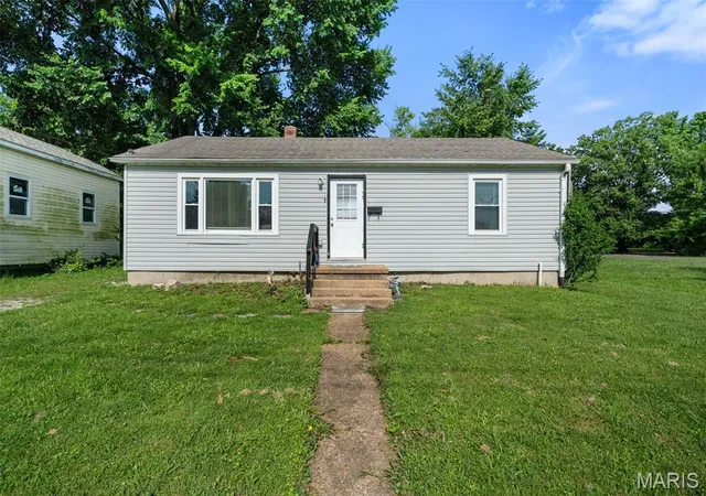 Homes for sale in Pacific, MO | 409 S 2nd St, Pacific, MO 63069 | MLS# MIS26035733