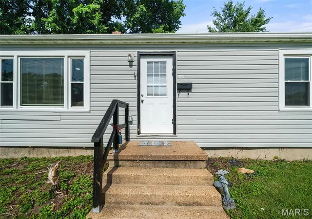 Homes for sale in Pacific, MO | 409 S 2Nd St, Pacific, MO 63069 | MLS# MIS26035733