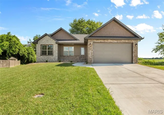 Photo 1 of Single family home for sale at 2829 Beth Ann Ct, Granite City, IL 62040 | MLS# MIS26035741 | Listing updated on 2026-09-07