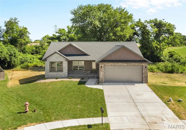 Photo 2 of Single family home for sale at 2829 Beth Ann Ct, Granite City, IL 62040 | MLS# MIS26035741 | Listing updated on 2026-09-07