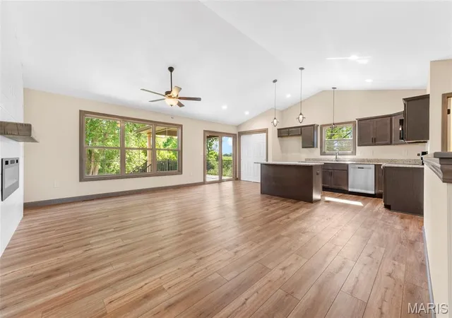 Photo 3 of Single family home for sale at 2829 Beth Ann Ct, Granite City, IL 62040 | MLS# MIS26035741 | Listing updated on 2026-09-07