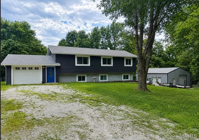 Homes for sale in Hillsboro, MO | 23 Juanita Dr, Hillsboro, MO 63050 | MLS# MIS26035745