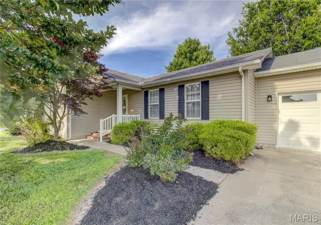 2nd image of 310 N Gilmore St, Charleston, MO 63834 | MLS# MIS26035753