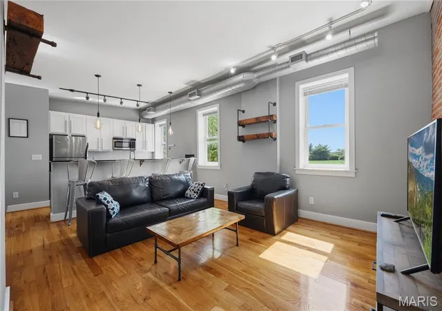 Photo 2 of Sale Pending at 1901 Utah St #9, Saint Louis, MO 63118 | MLS# MIS26035760 | Listing updated on 2026-08-29