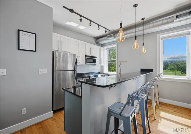 Photo 3 of Sale Pending at 1901 Utah St #9, Saint Louis, MO 63118 | MLS# MIS26035760 | Listing updated on 2026-08-29