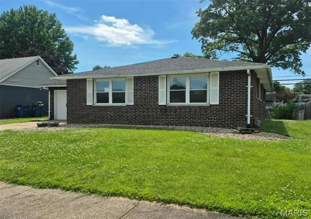 Homes for sale in Granite City, IL | 3209 Newell Dr, Granite City, IL 62040 | MLS# MIS26035789