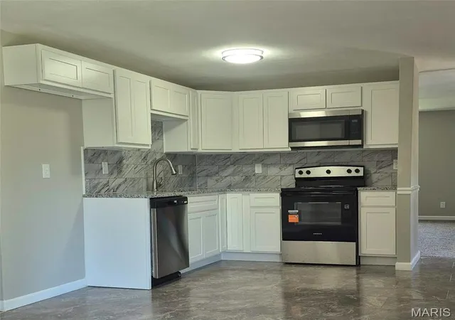 Homes for sale in Granite City, IL | 3209 Newell Dr, Granite City, IL 62040 | MLS# MIS26035789