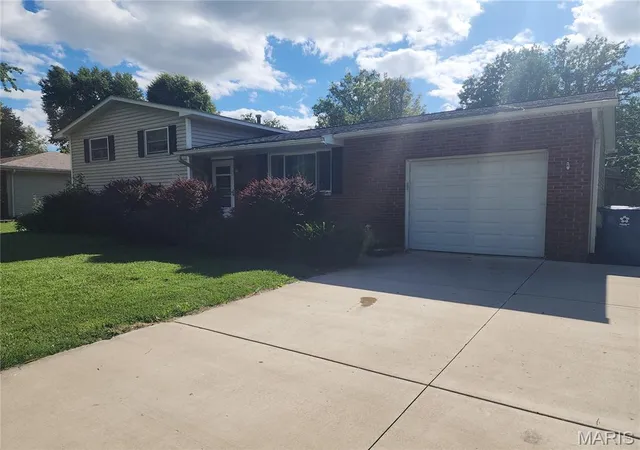 Homes for sale in Bethalto, IL | 506 Texas Blvd, Bethalto, IL 62010 | MLS# MIS26035886