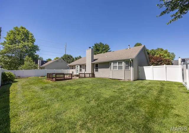 Homes for sale in Belleville, IL | 916 Crosswinds Dr, Belleville, IL 62221 | MLS# MIS26035893