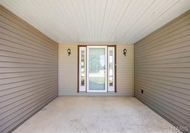 Homes for sale in Belleville, IL | 916 Crosswinds Dr, Belleville, IL 62221 | MLS# MIS26035893