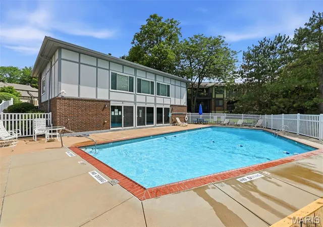 Homes for sale in Maryland Heights, MO | 13178 Royal Pines Drive, Maryland Heights, MO 63146 | Houzeo