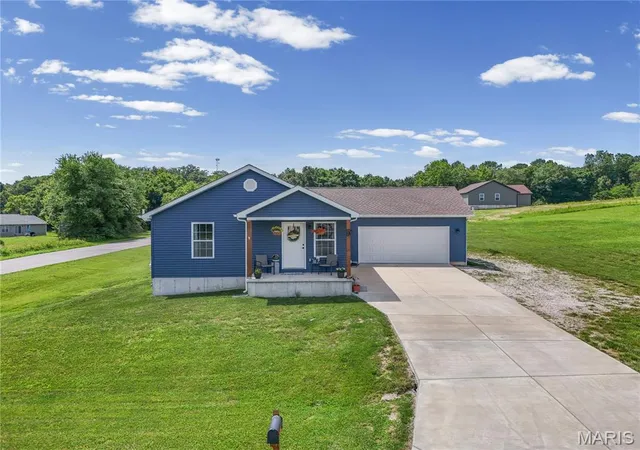 3rd image of 137 Calvey Brook Dr, Robertsville, MO 63072 | MLS# MIS26035904