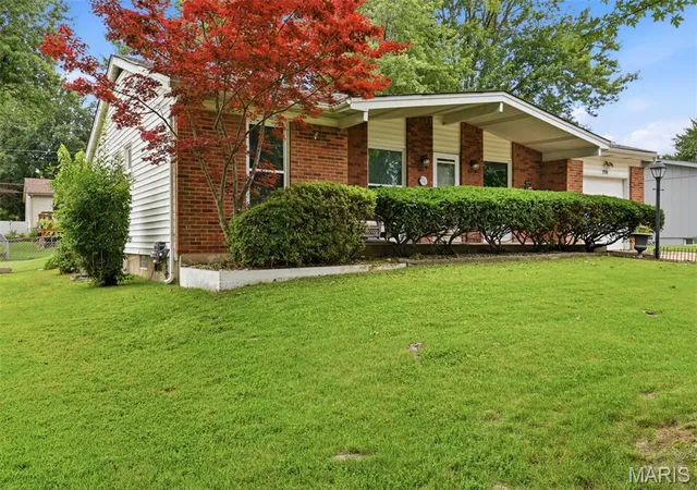 Homes for sale in Hazelwood, MO | 776 Coach Light Ln, Hazelwood, MO 63042 | MLS# MIS26035918