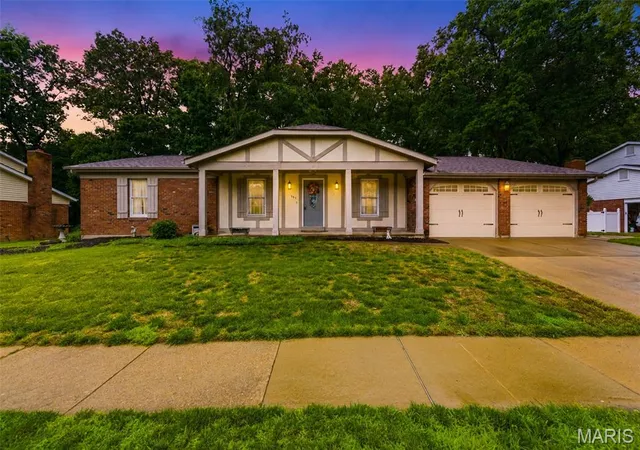 Single family home for sale at 537 Huntercreek Ridge Ct, Saint Louis, MO 63131 | MLS# MIS26035919