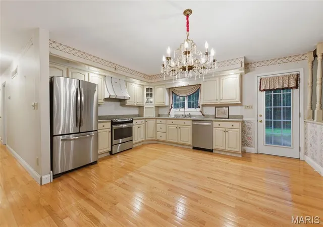 Photo 1 of Single family home for sale at 537 Huntercreek Ridge Ct, Saint Louis, MO 63131 | MLS# MIS26035919 | Listing updated on 2026-10-05