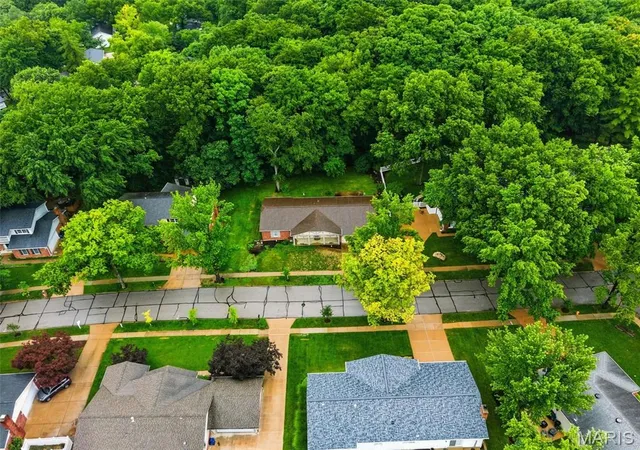 Photo 4 of Single family home for sale at 537 Huntercreek Ridge Ct, Saint Louis, MO 63131 | MLS# MIS26035919 | Listing updated on 2026-10-05