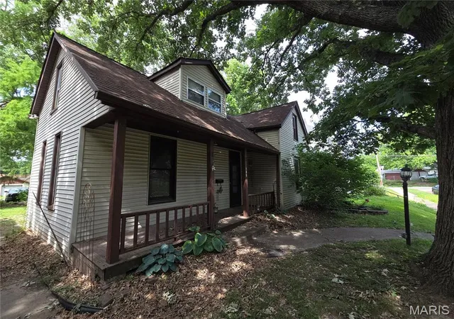 Photo 3 of Single family home for sale at 108 Portland Ave, Belleville, IL 62220 | MLS# MIS26035924 | Listing updated on 2026-10-05