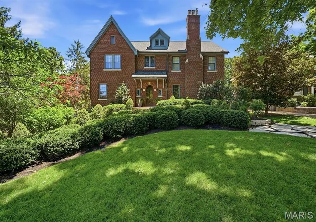 Homes for sale in Webster Groves, MO | 444 Sherwood Dr, Webster Groves, MO 63119 | MLS# MIS26035926