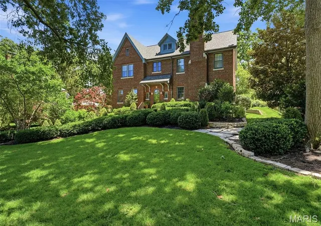 Homes for sale in Webster Groves, MO | 444 Sherwood Dr, Webster Groves, MO 63119 | MLS# MIS26035926
