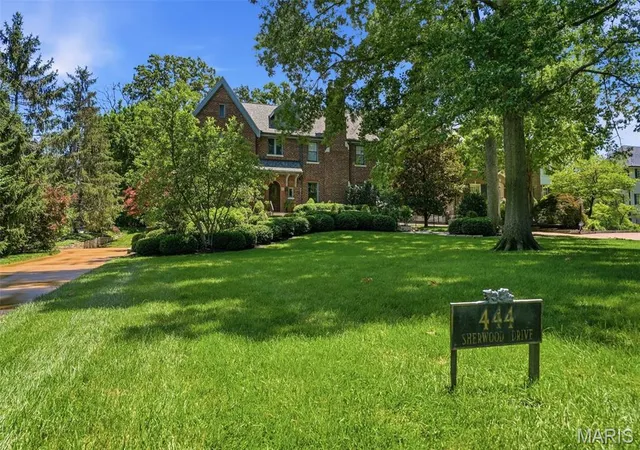 Homes for sale in Webster Groves, MO | 444 Sherwood Dr, Webster Groves, MO 63119 | MLS# MIS26035926